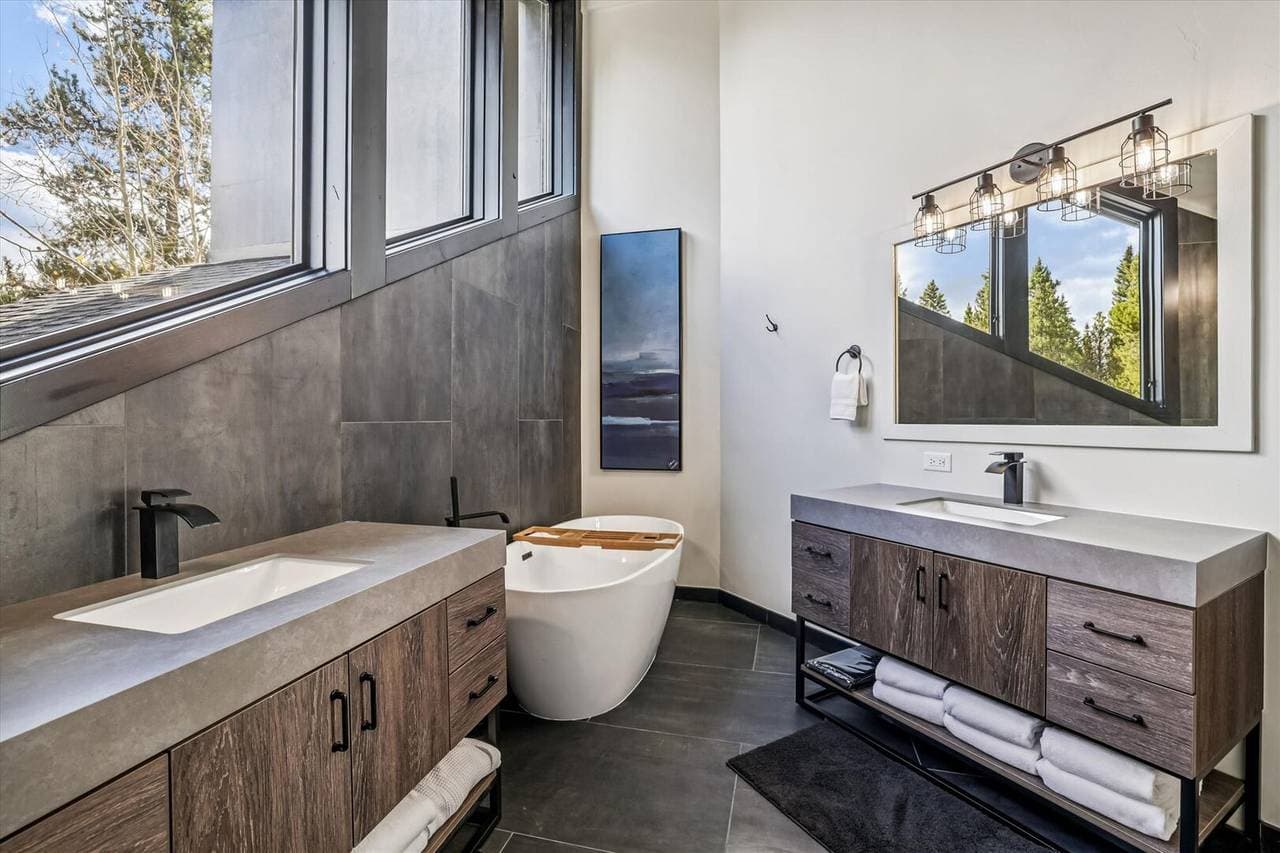 Summit Solitude Estate - Image 21