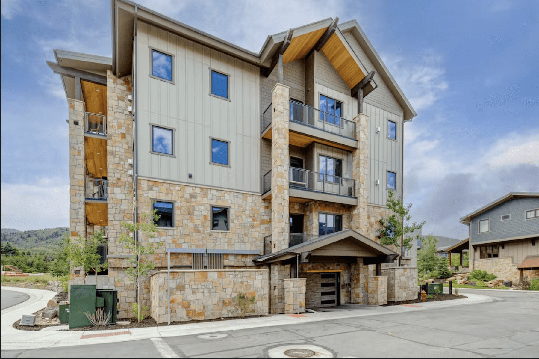 Blackstone Luxury Home - Image 29