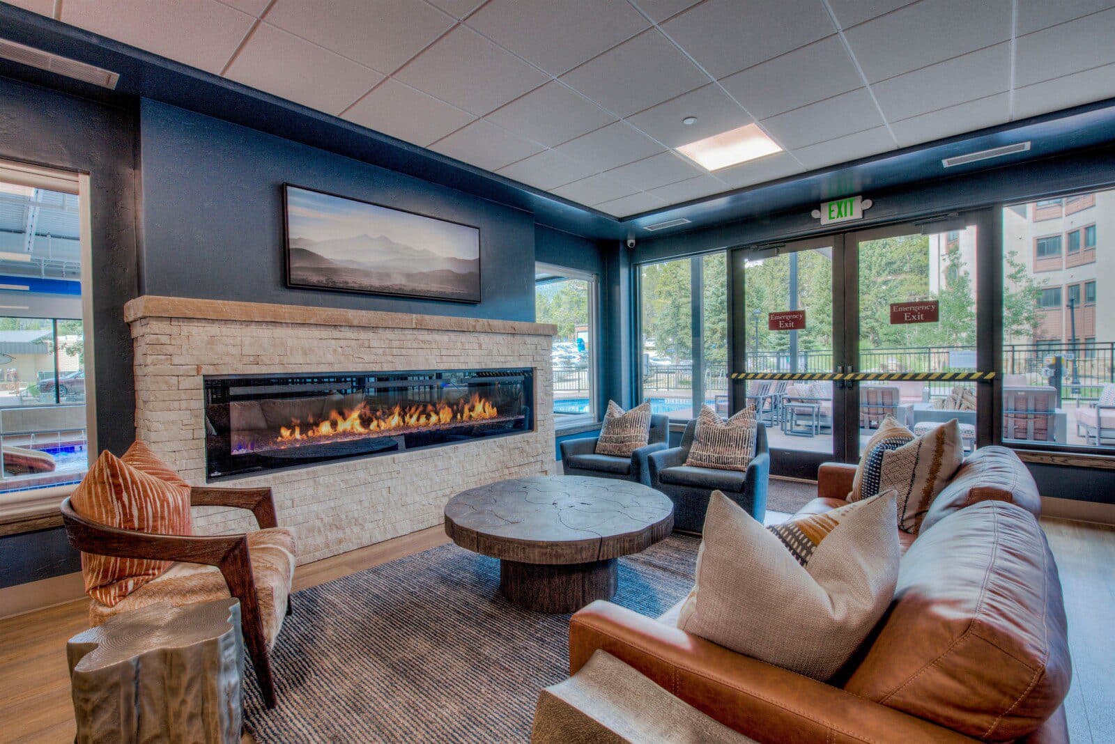 Lavish Condo - Image 29