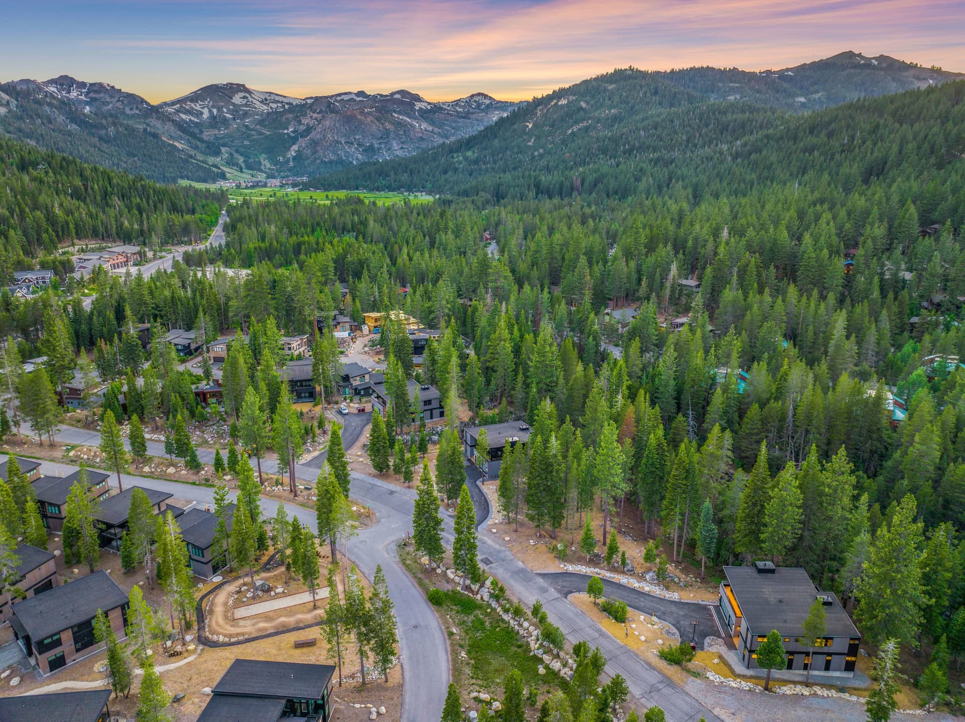 Modern Creekside Retreat - Image 3