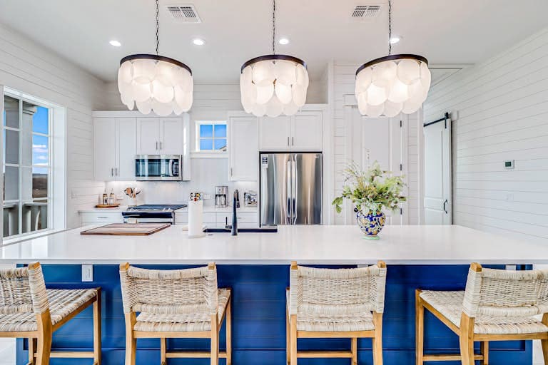 Commodore’s Hideout - Image 13