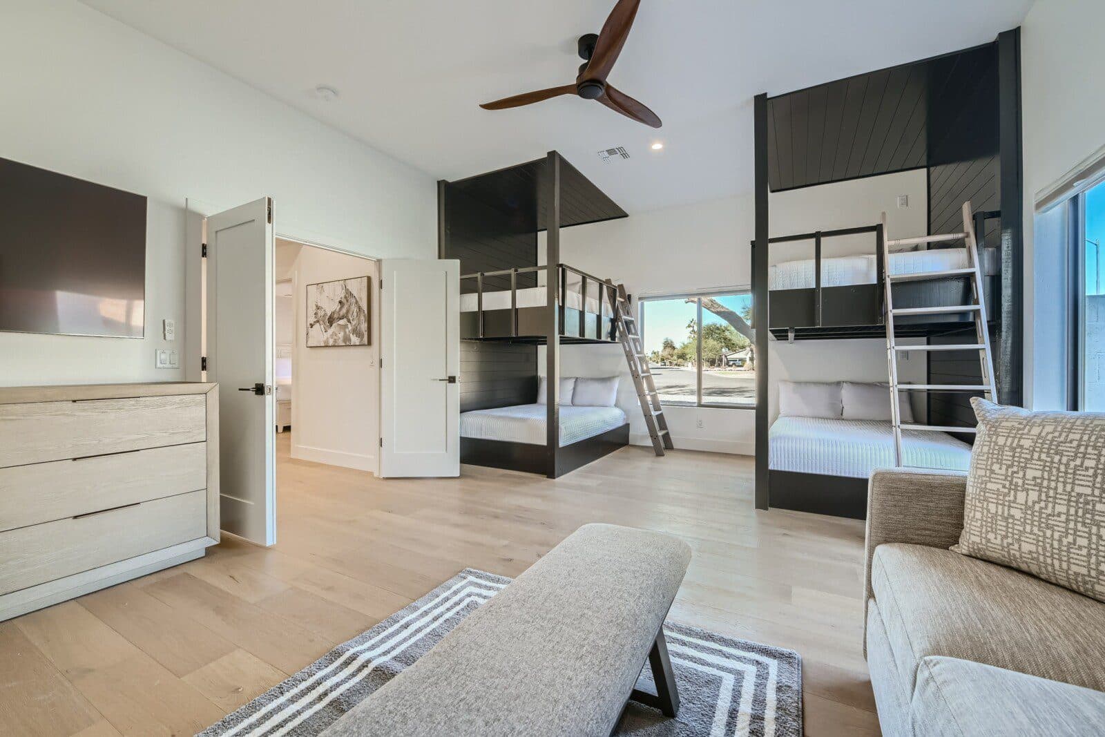 Palm Silhouette Villa - Image 7