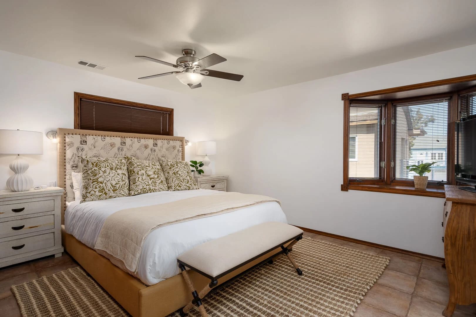 Seaside Serenity Haven - Image 35