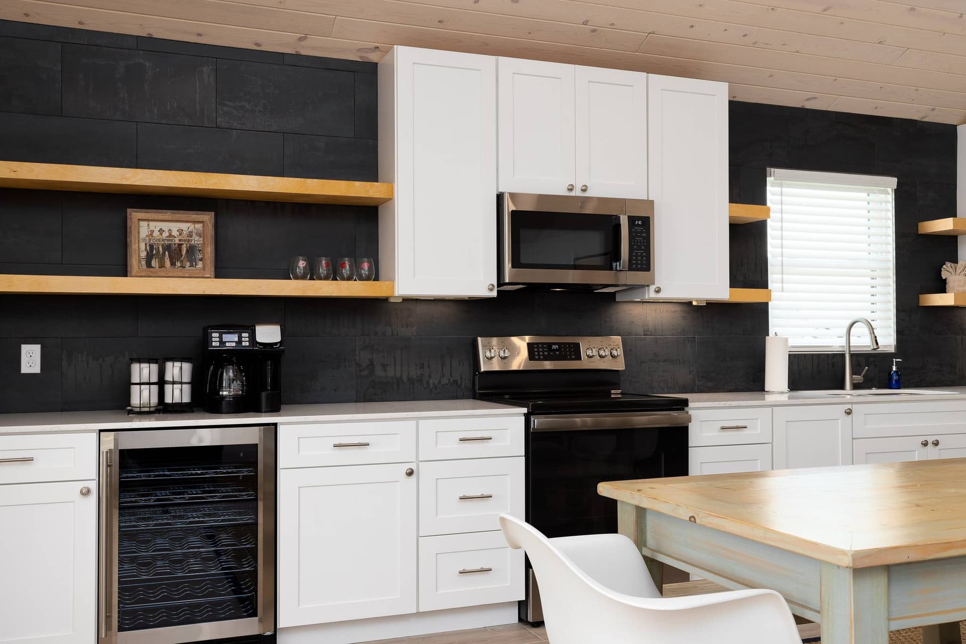 Skiff House - Image 26