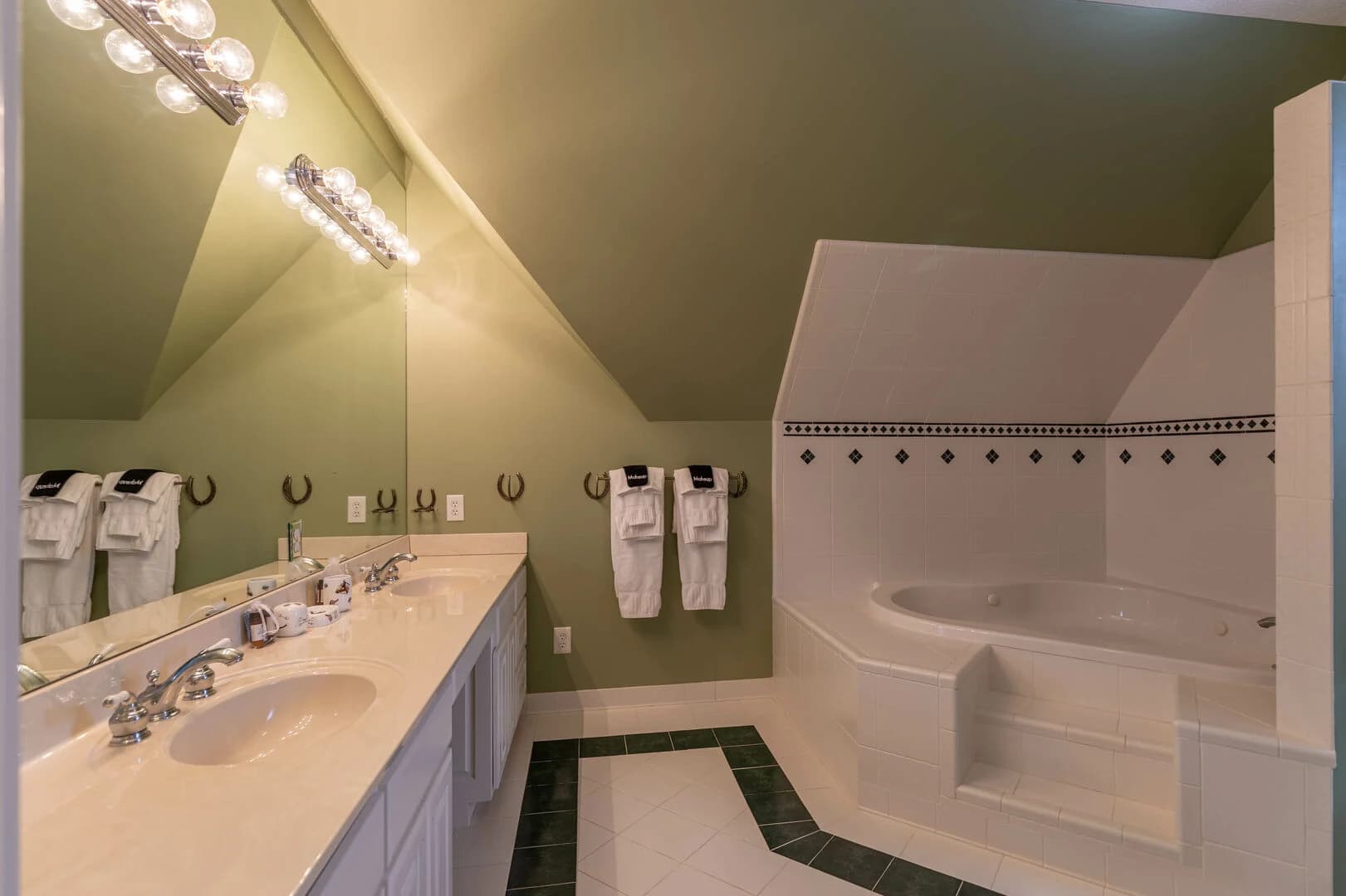 Boone Gem - Image 38