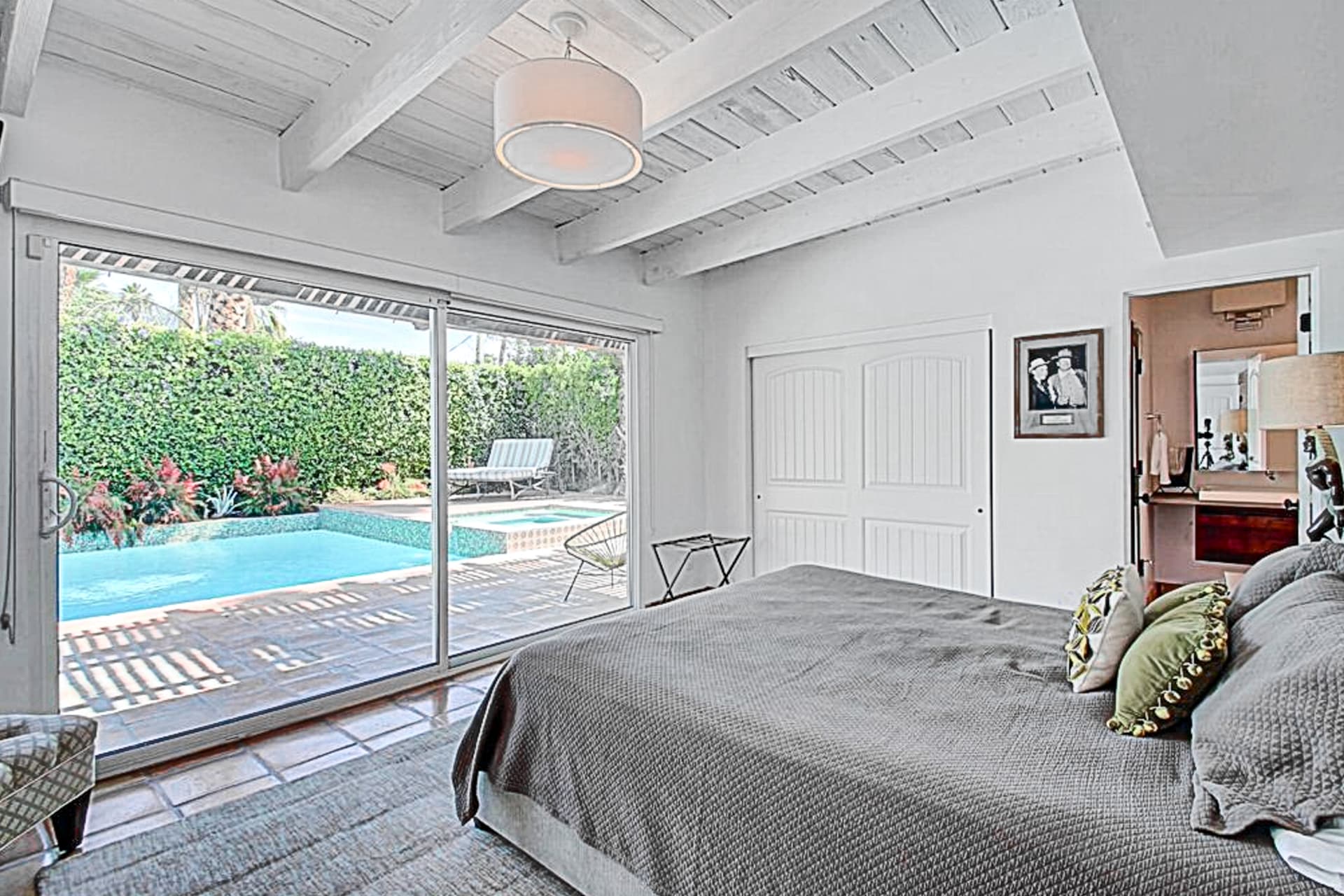 Club 1070 Home - Image 20