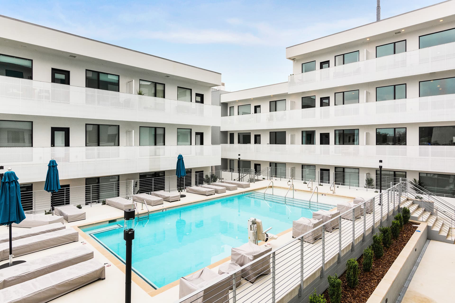 Red Illume Home - Image 17