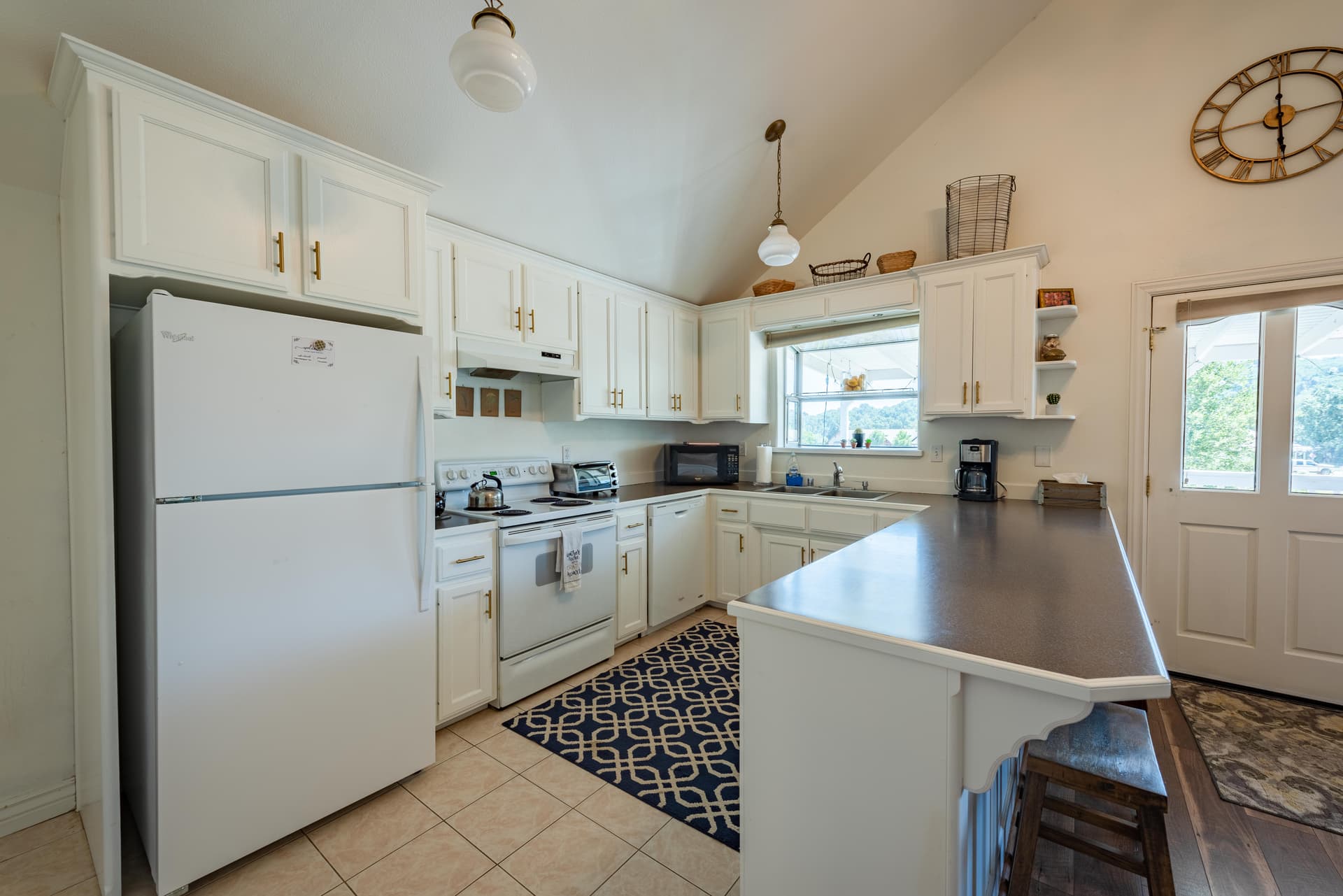 Red Barn Home - Image 10