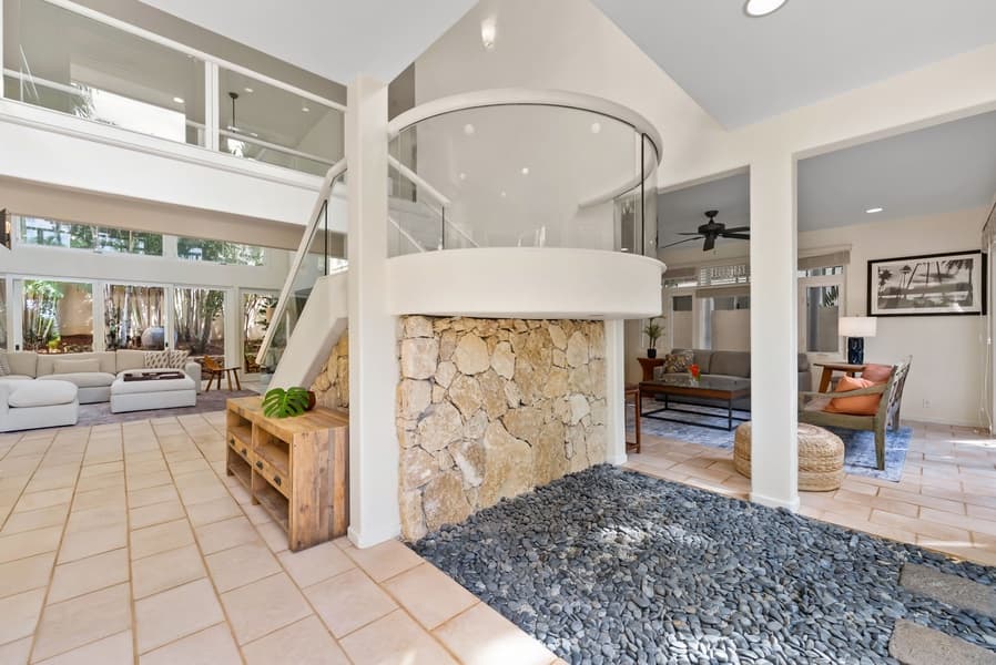 Diamond Head Luxe - Image 10