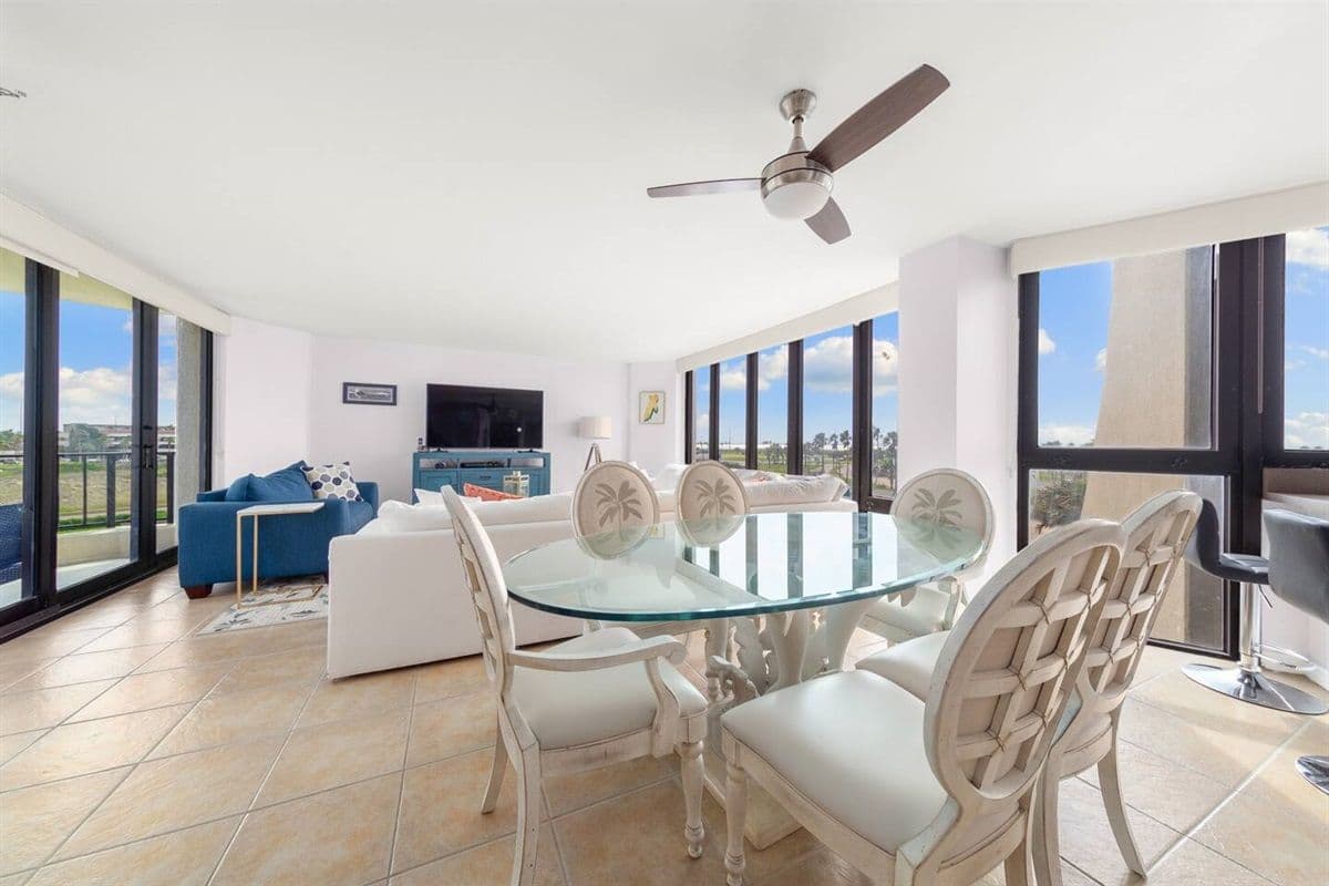 Bridgepoint Residence - Image 8