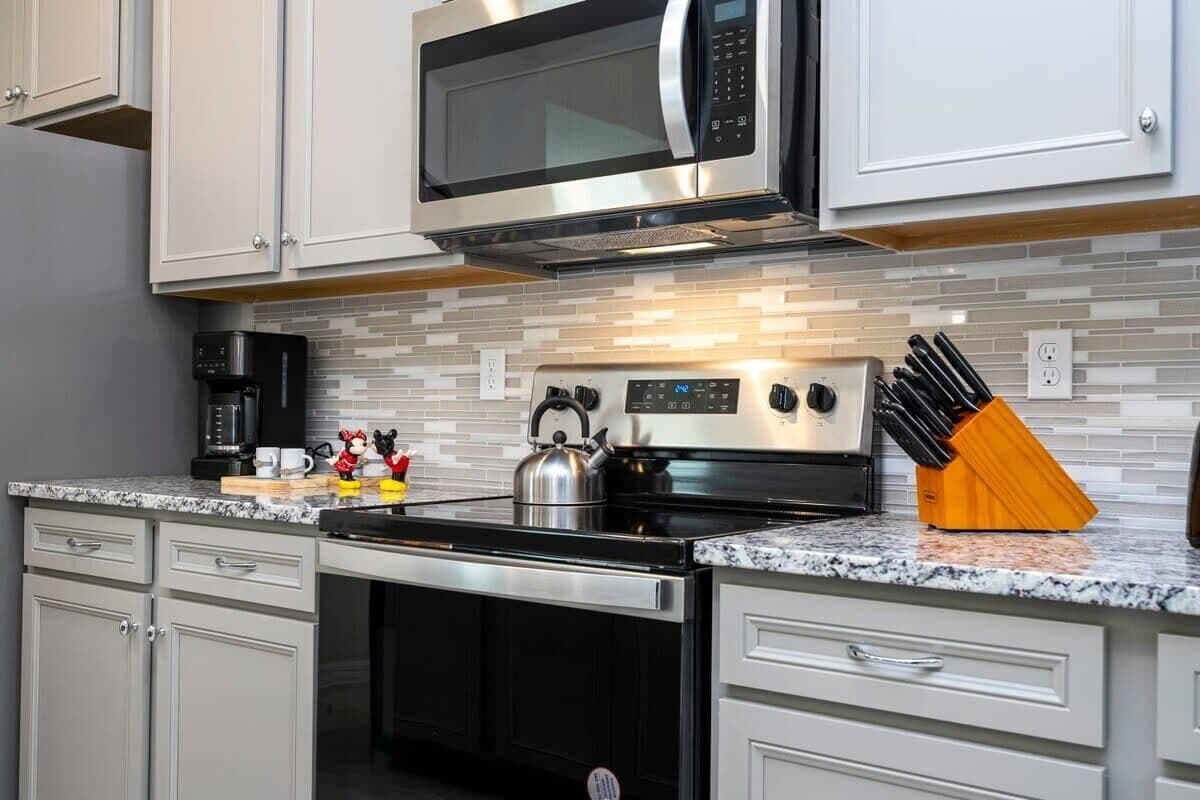 Windsor Island #4466 - Image 11