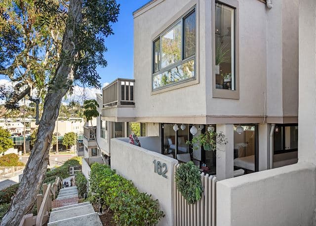 Seaside Oasis - Image 29