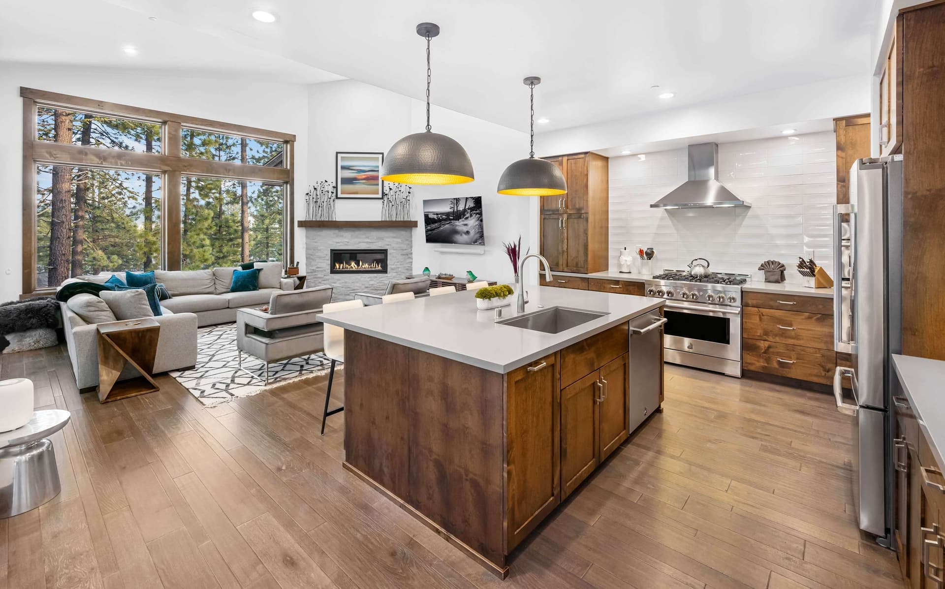 Luxurious Truckee - Image 7