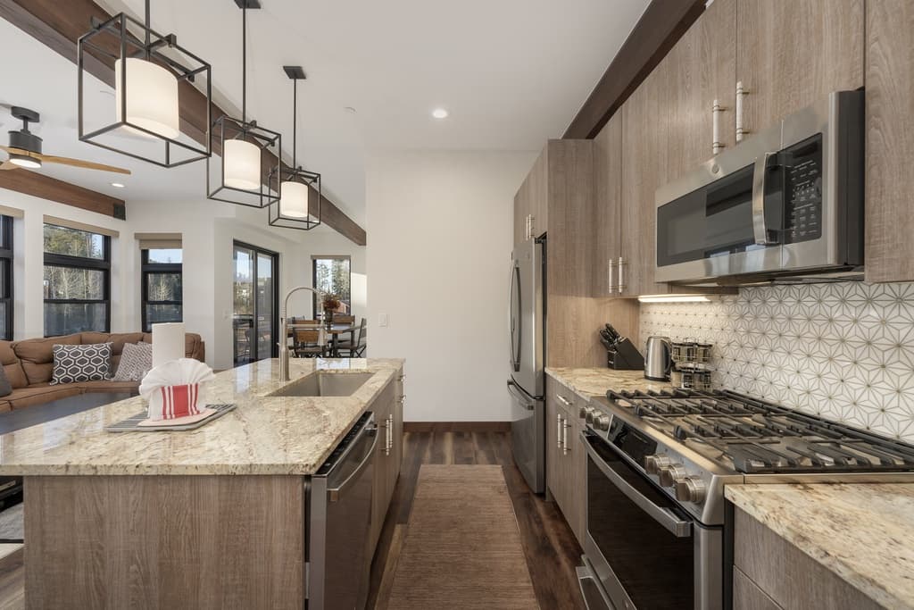 Continental Vista Condo - Image 3