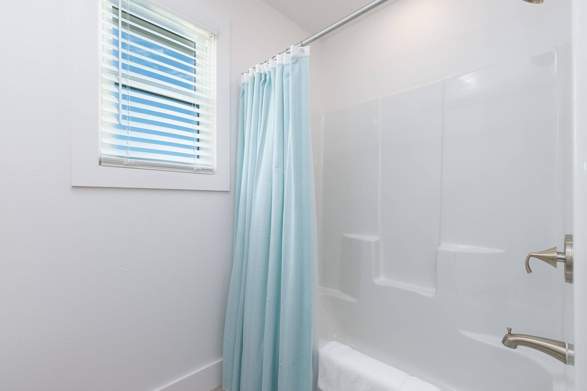 Skiff House - Image 18