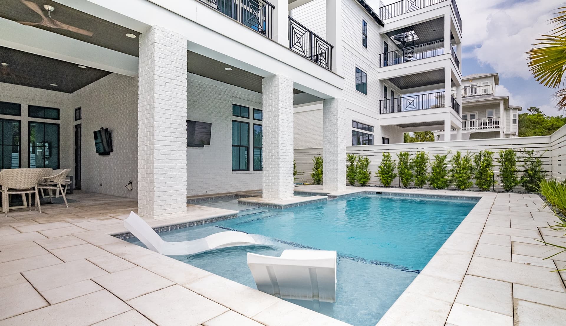 Emerald Palms - Image 52