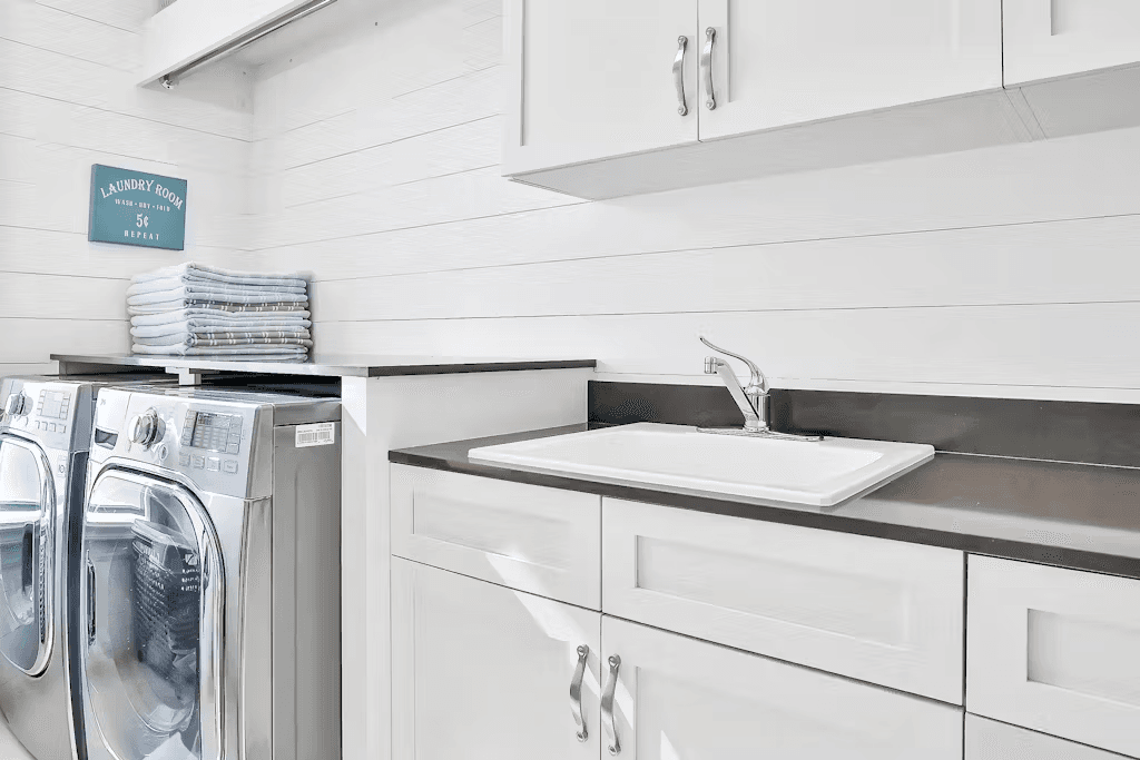 Island Estate Waterfront Villa - Image 31