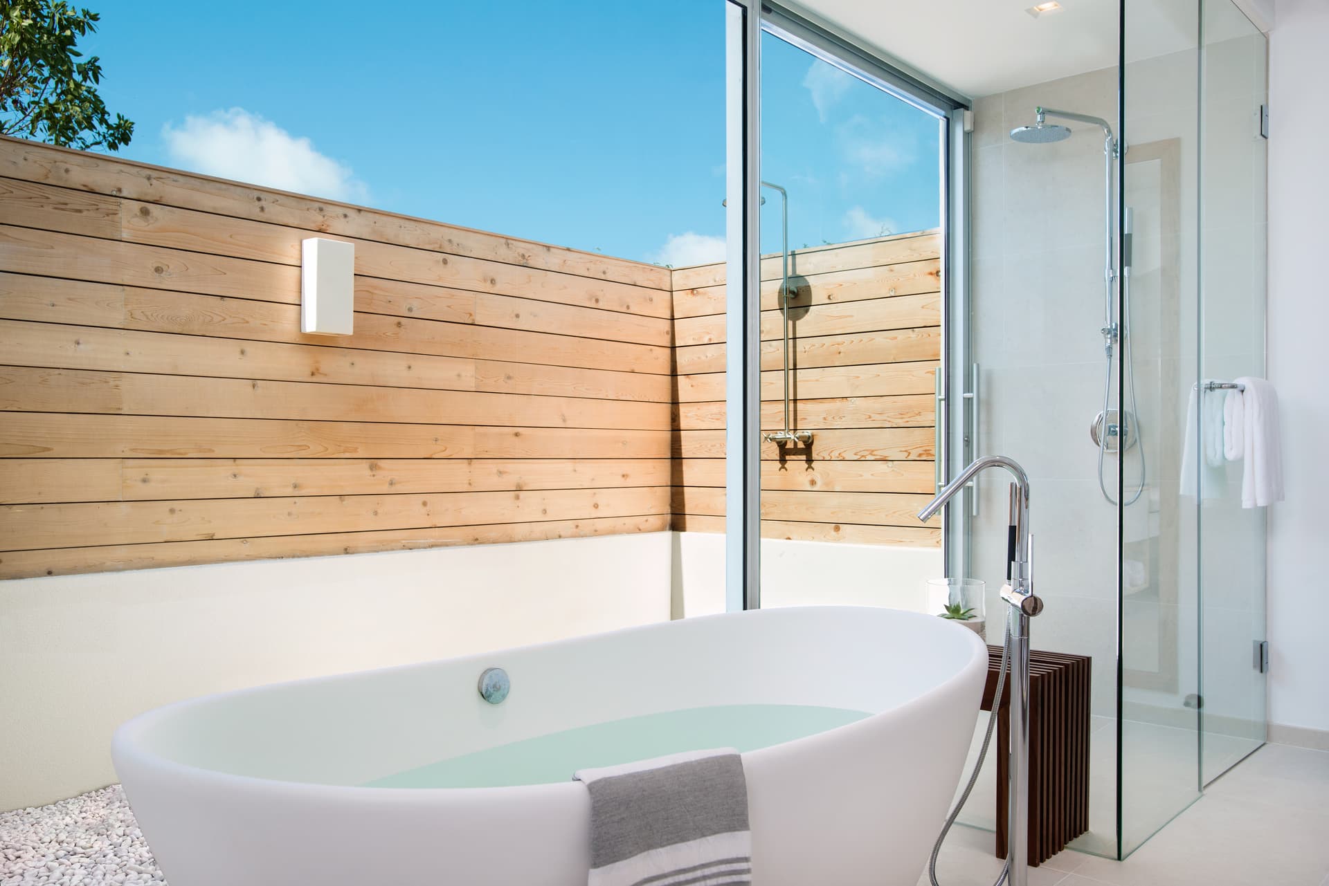 North Shore Four Bedroom Beachfront - Image 6