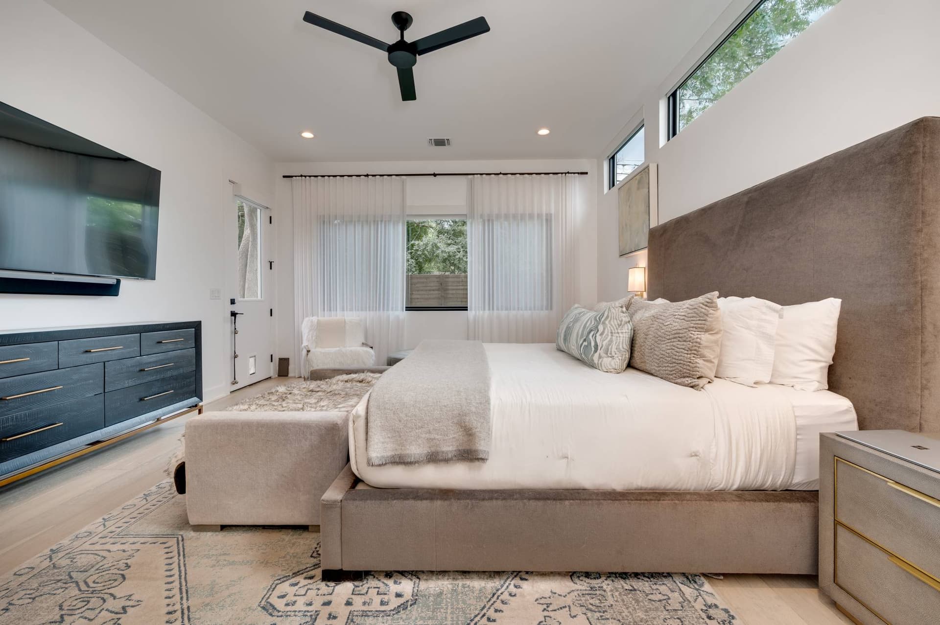 Austin Bella - Image 24