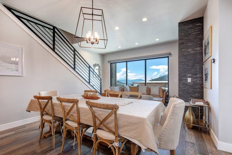 Hideout Hideaway - Image 17