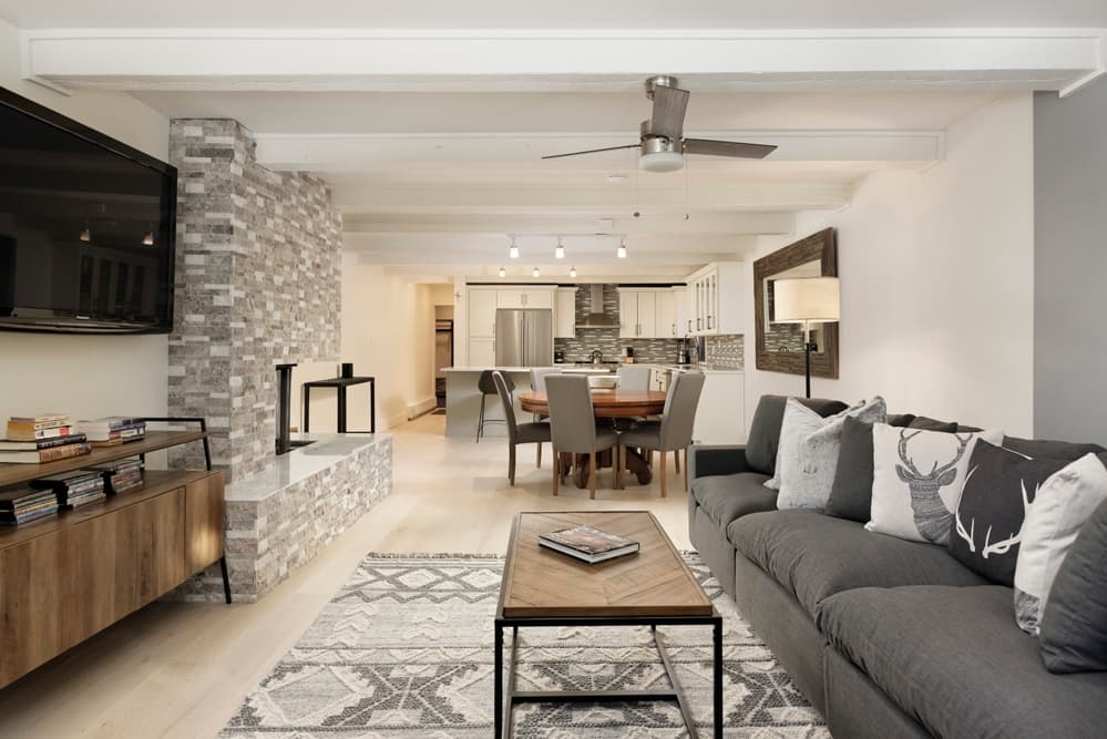 Chateau Snow - Image 4