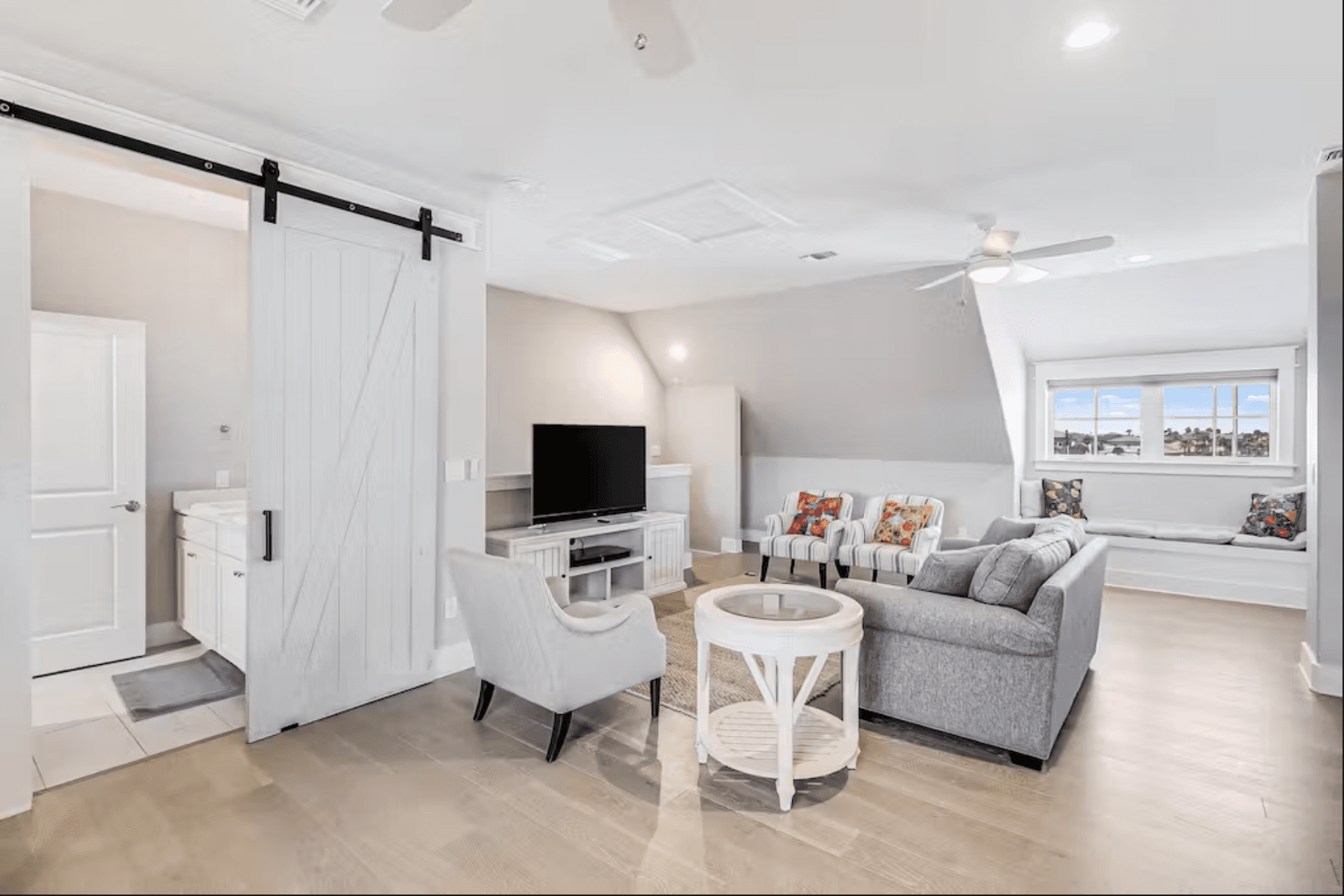 Sunset and Bay Home - Image 23