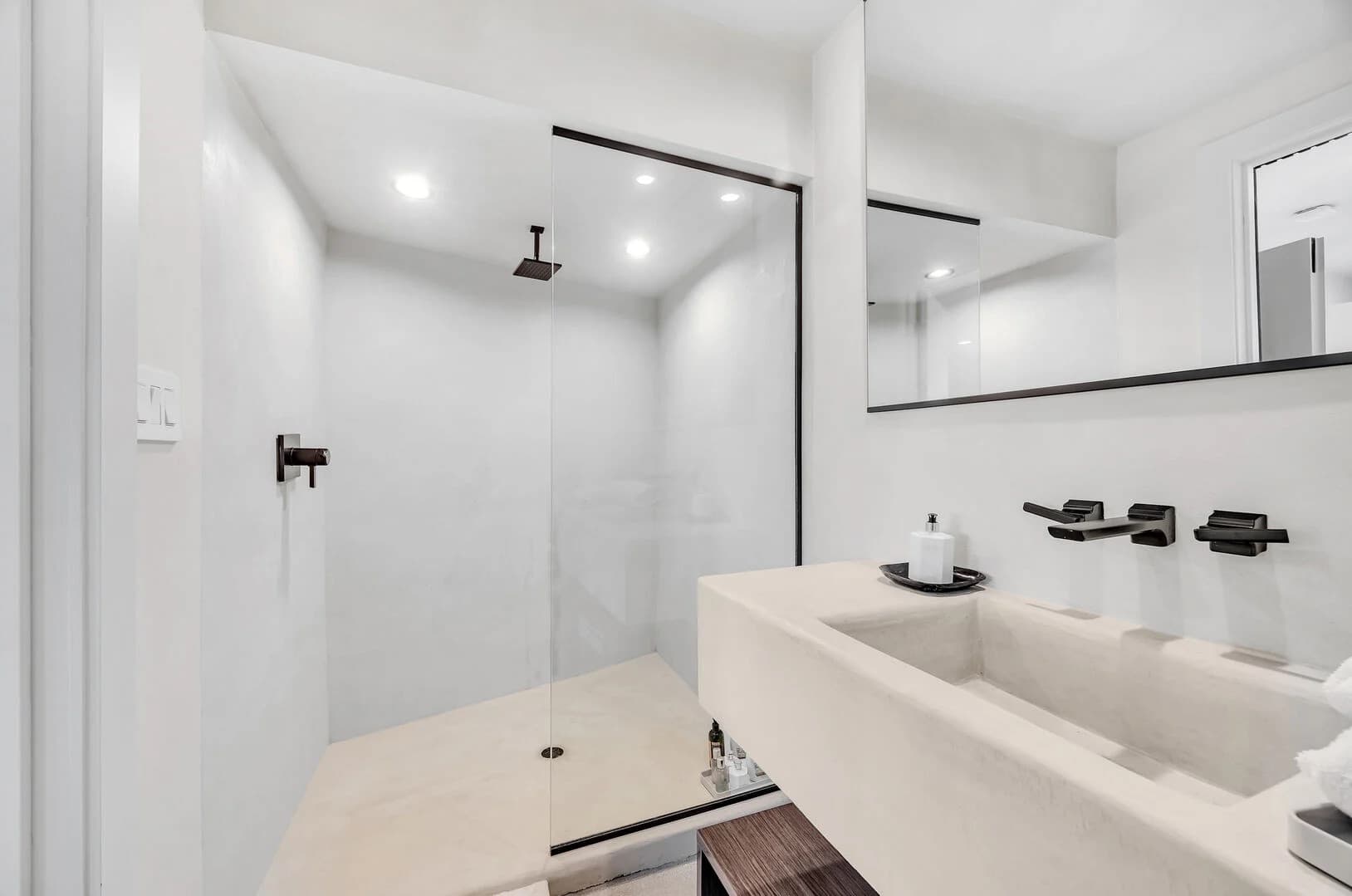 Sunset Plaza View - Image 24