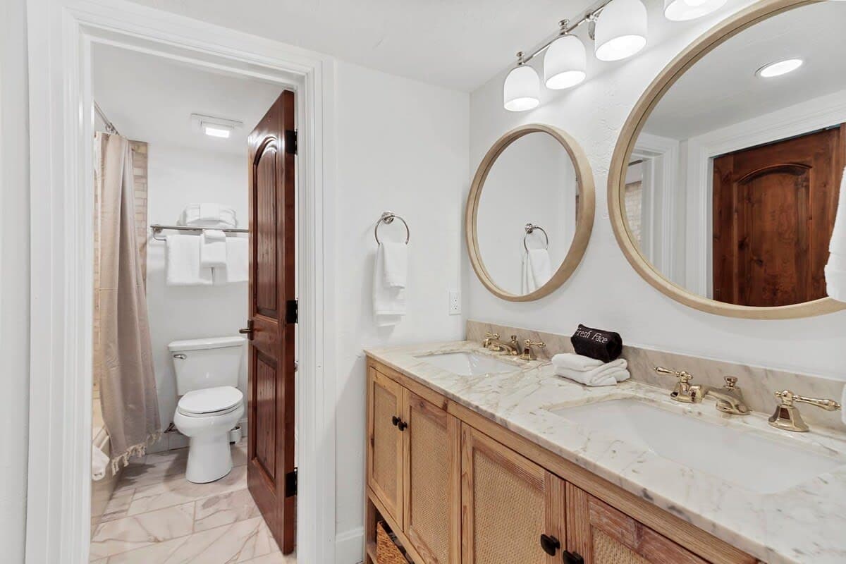 Peak Eight Mountain Escape - Image 28