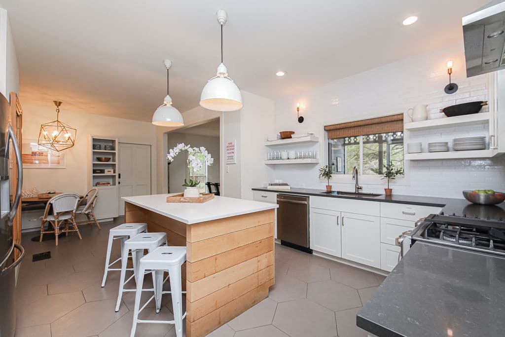 Hill Country Hideaway - Image 13