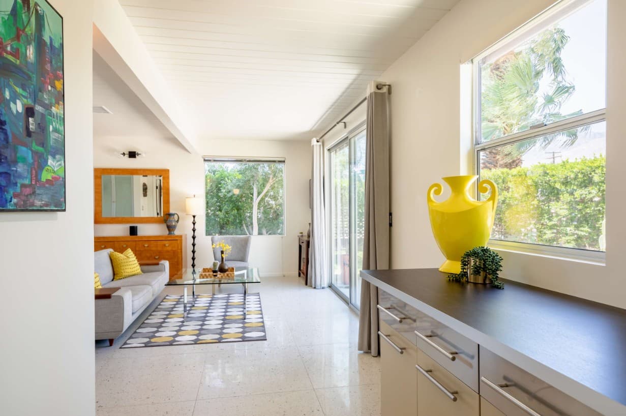Hugh Kaptur's Mid Century Modern Oasis - Image 22