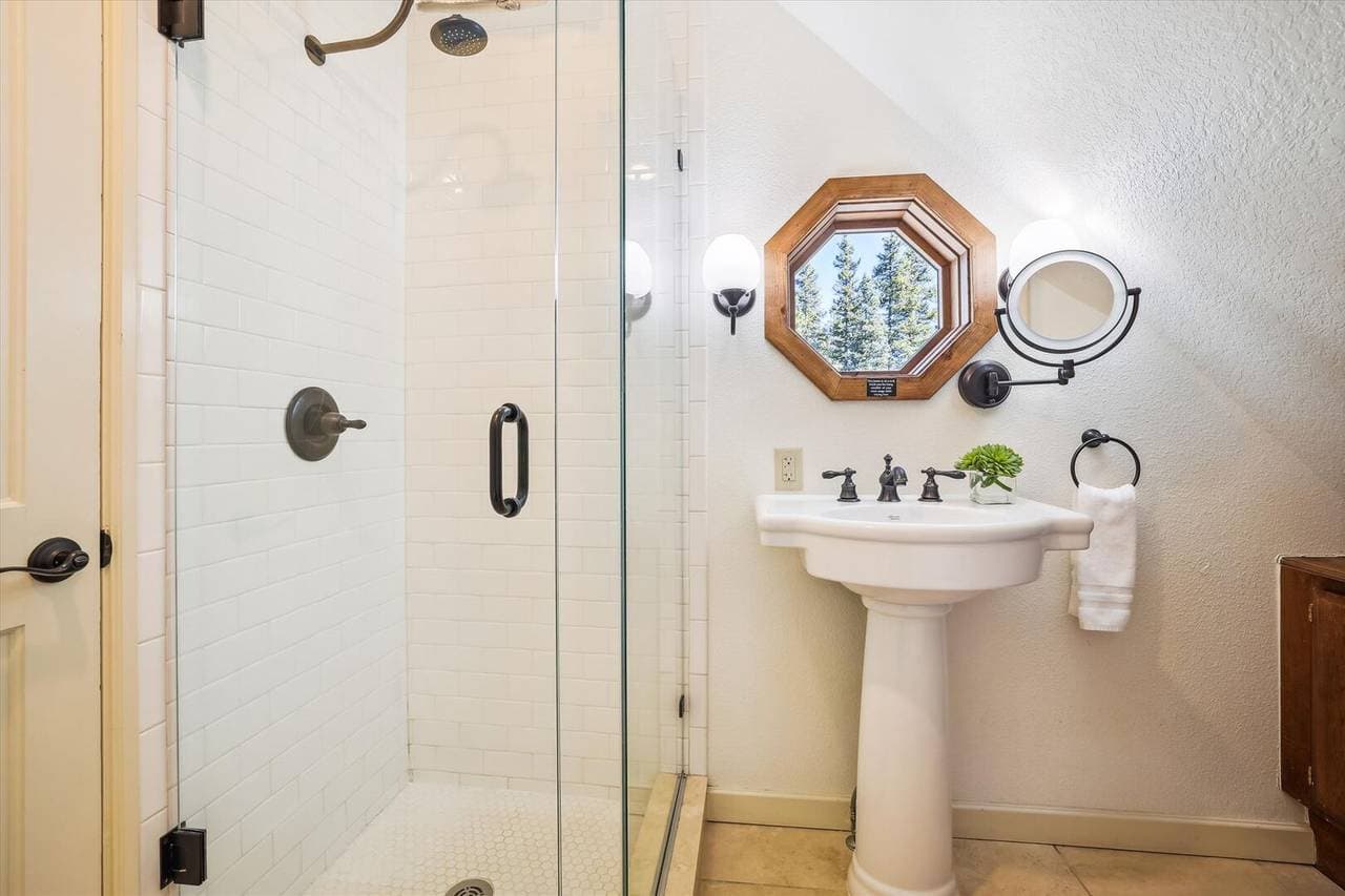 Summit Solitude Estate - Image 50