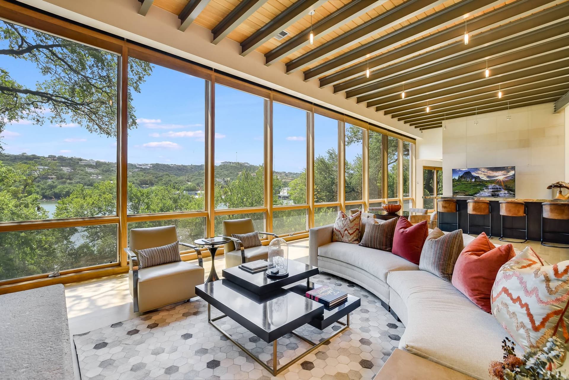 Waterfalls on the Lake Villa - Image 4