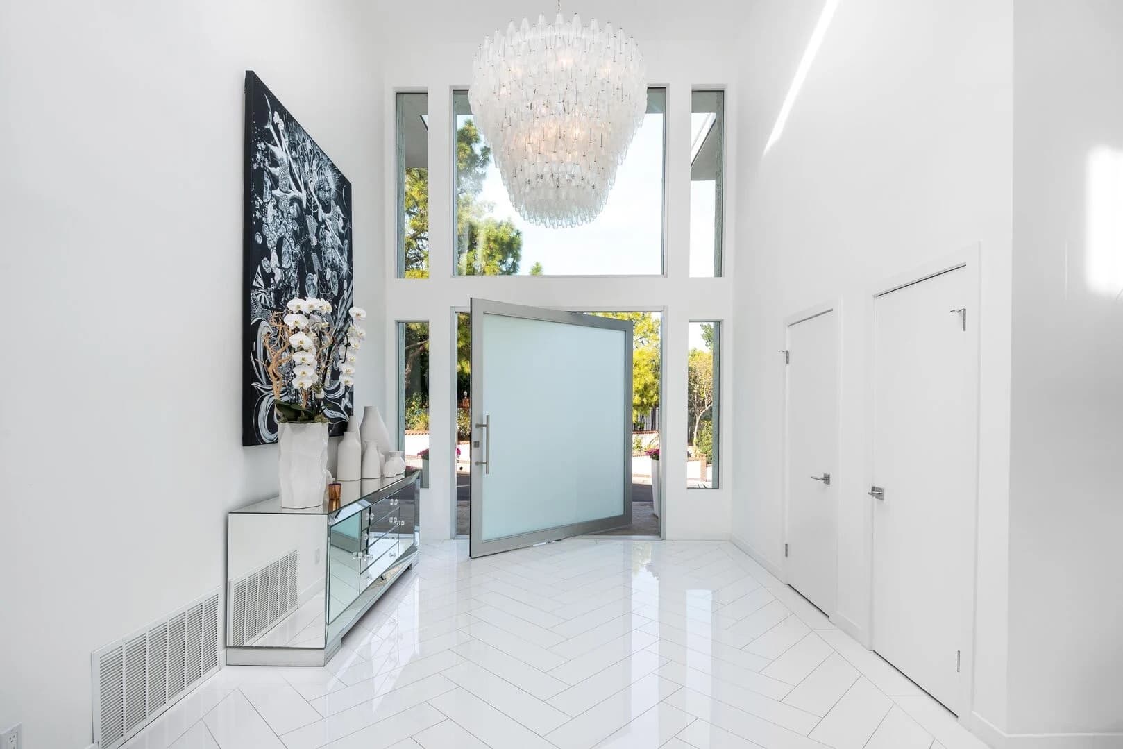 Venus Modern - Image 2