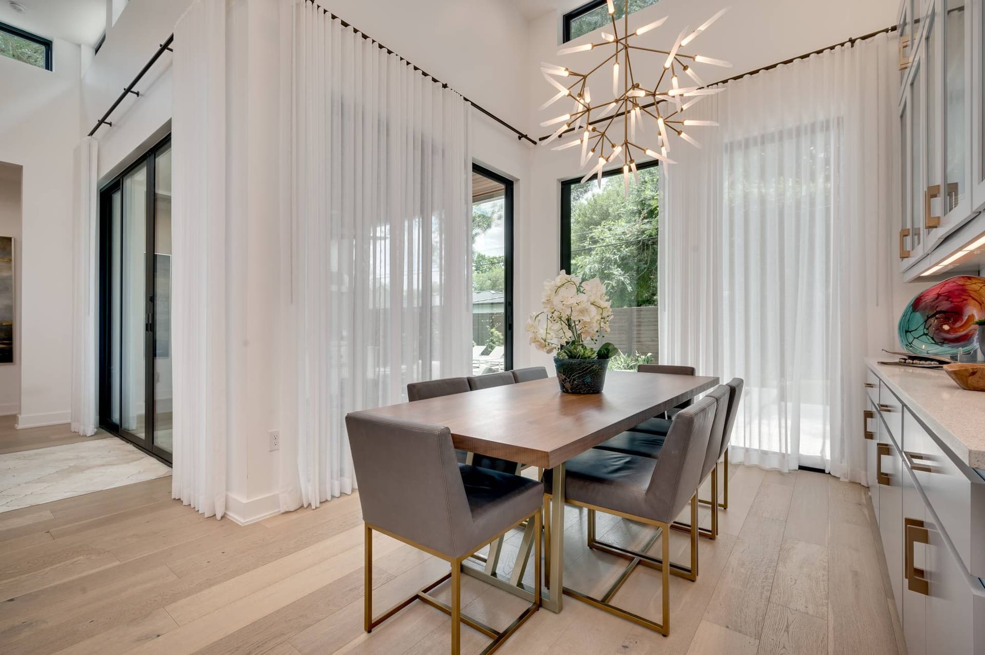 Austin Bella - Image 3