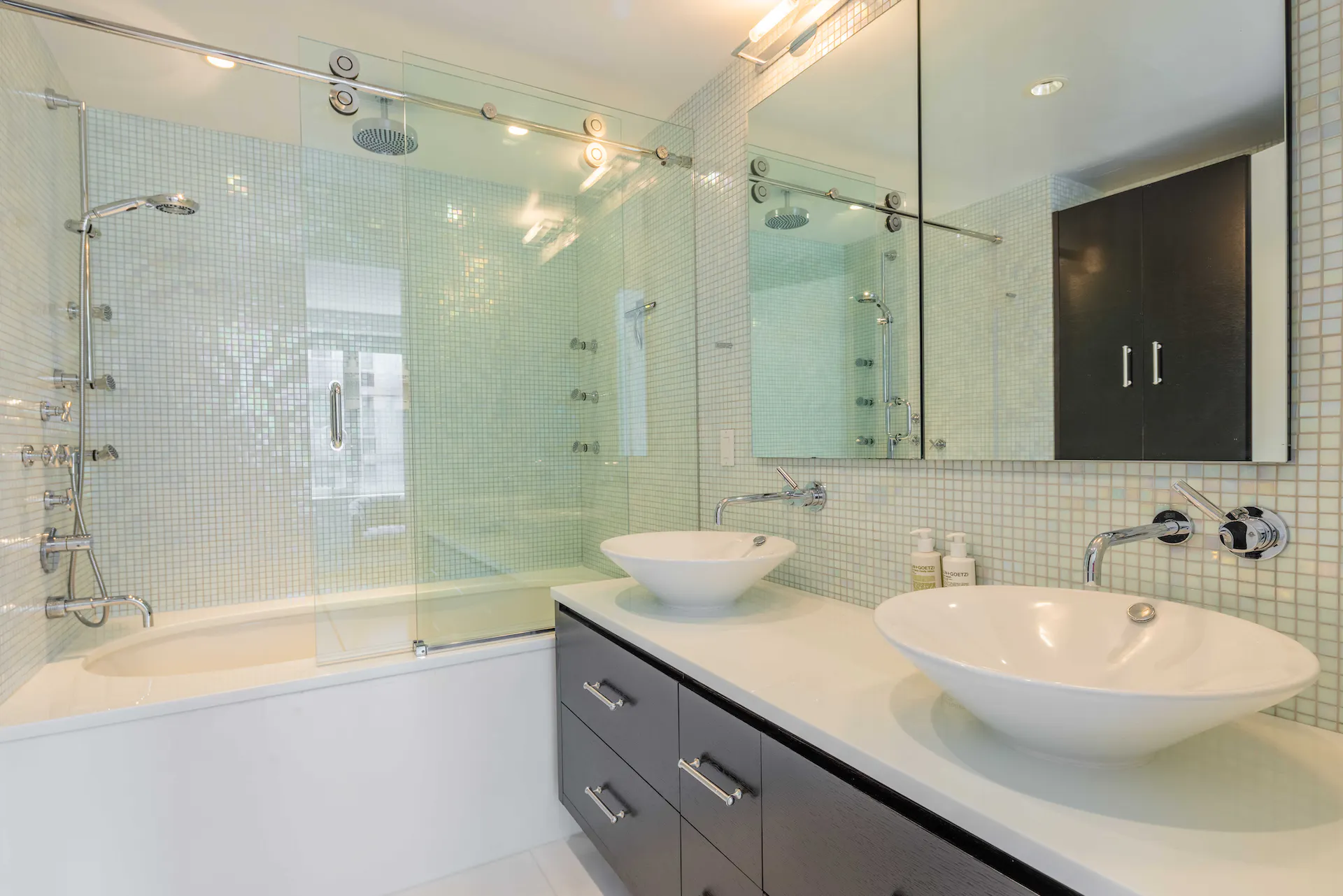 Gotham House III - Image 18