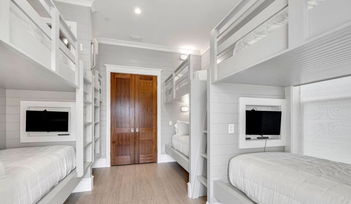 Sapphire Shores - Image 21