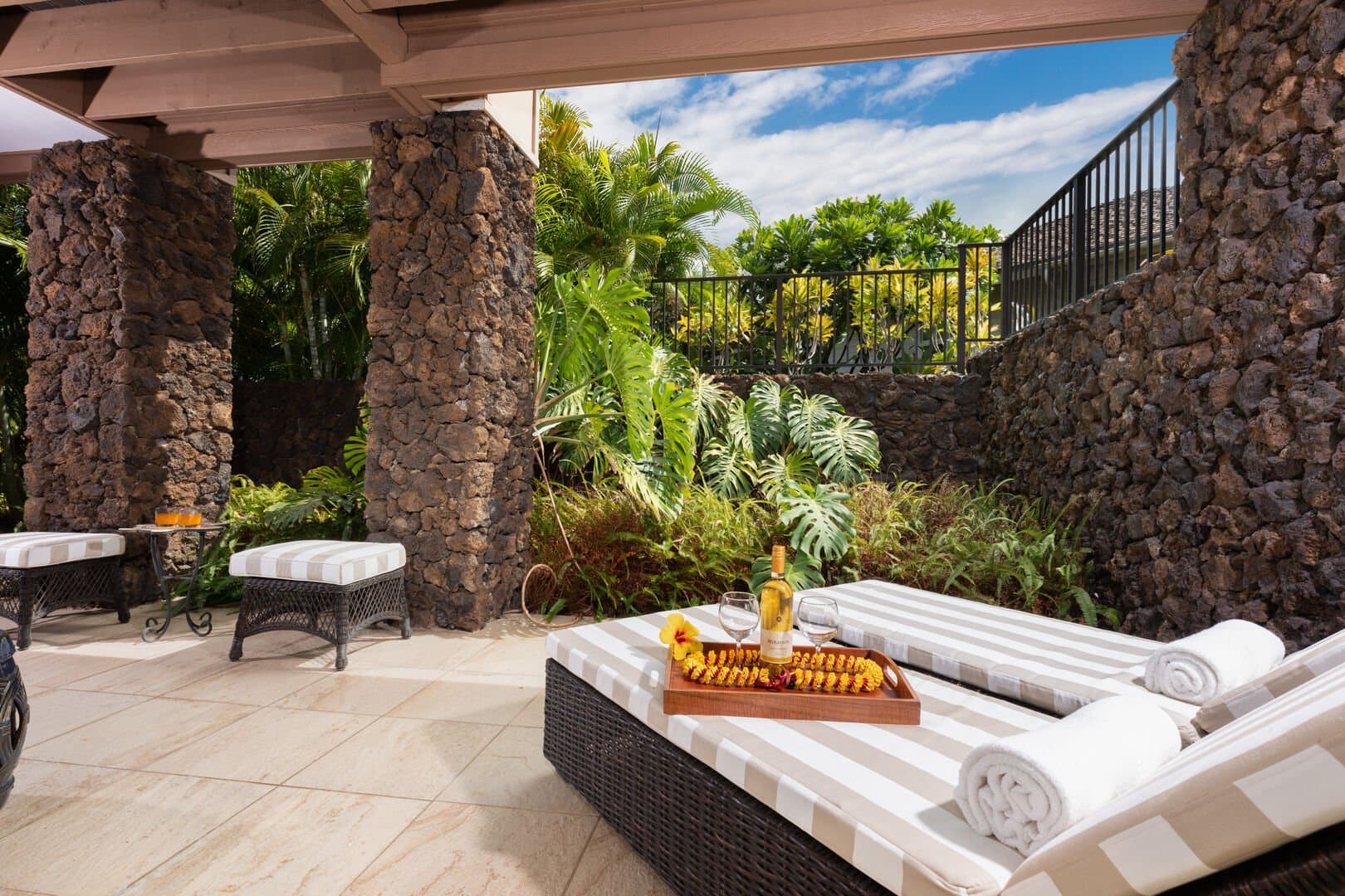 Pineapple Hale - Image 35