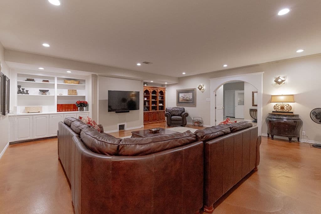 French Polo Manor - Image 37