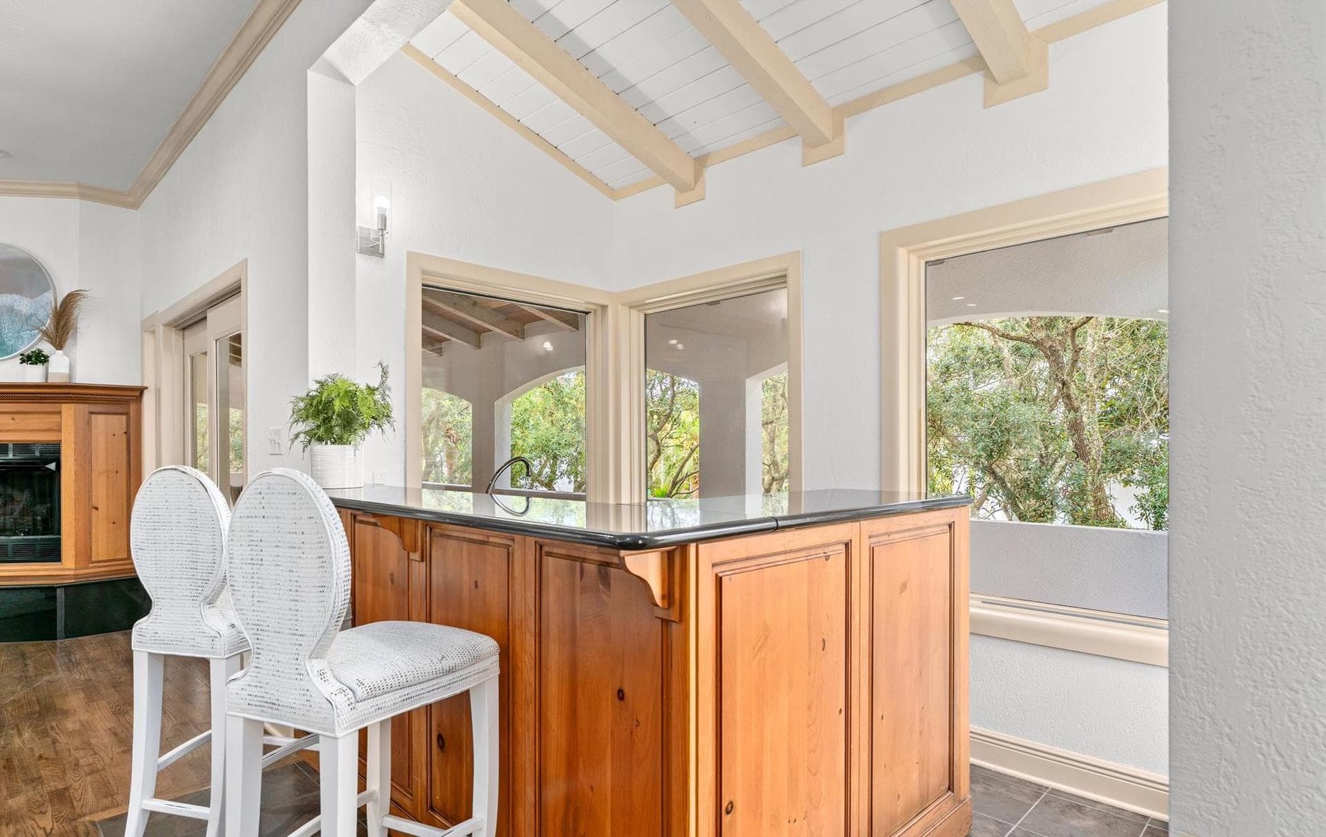 Paradise Isle - Image 12