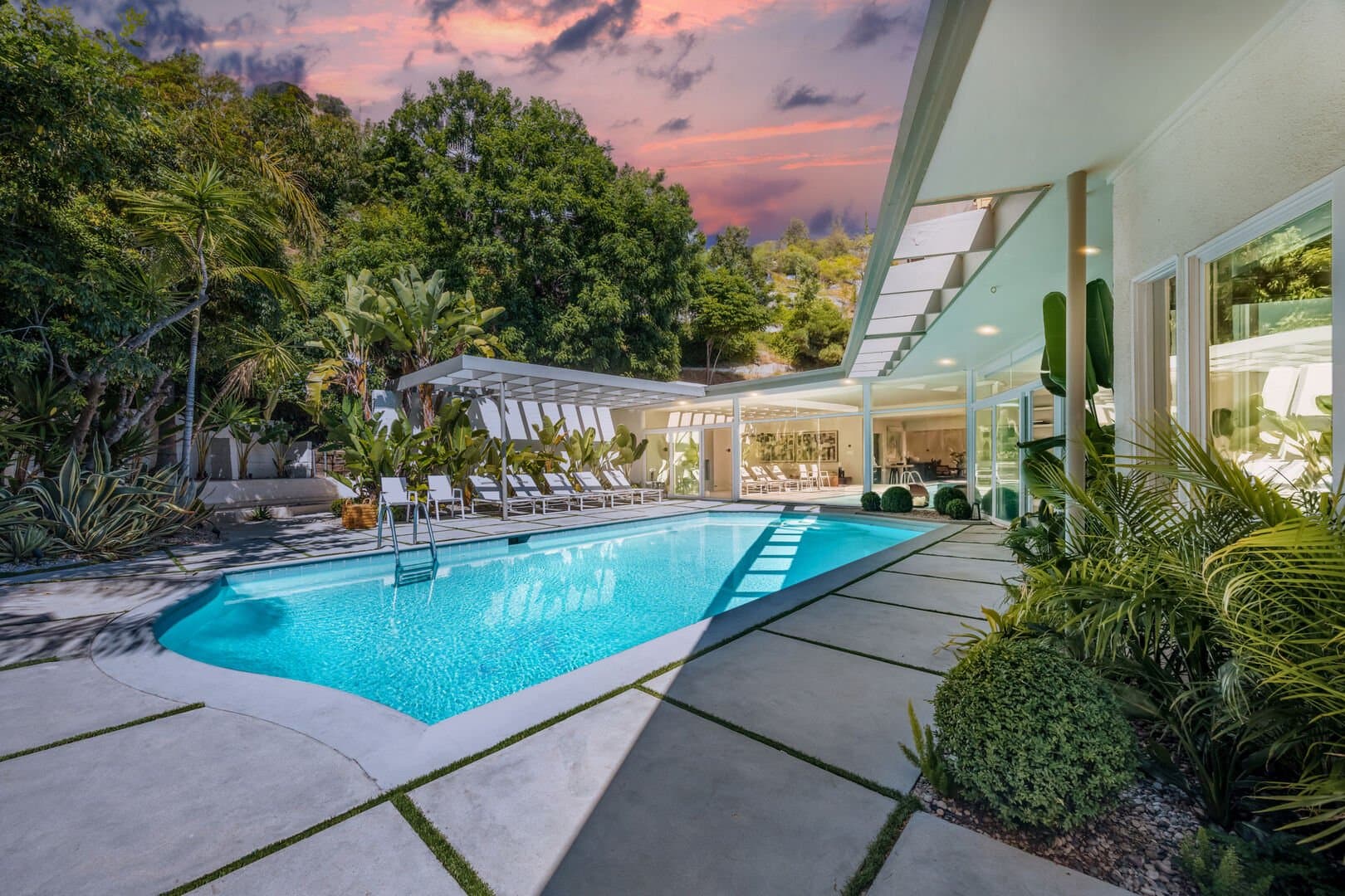 Sunset Plaza View - Image 2