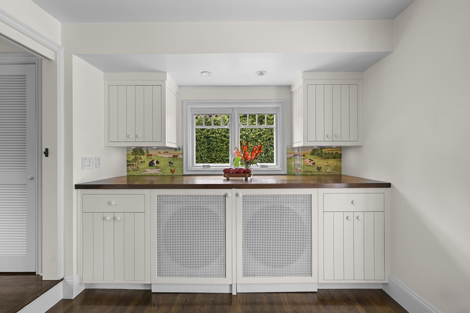 Summerland - Image 25