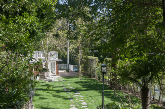 Hillside House - Image 30