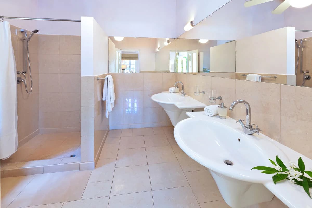 Kingfish Manor - Image 11