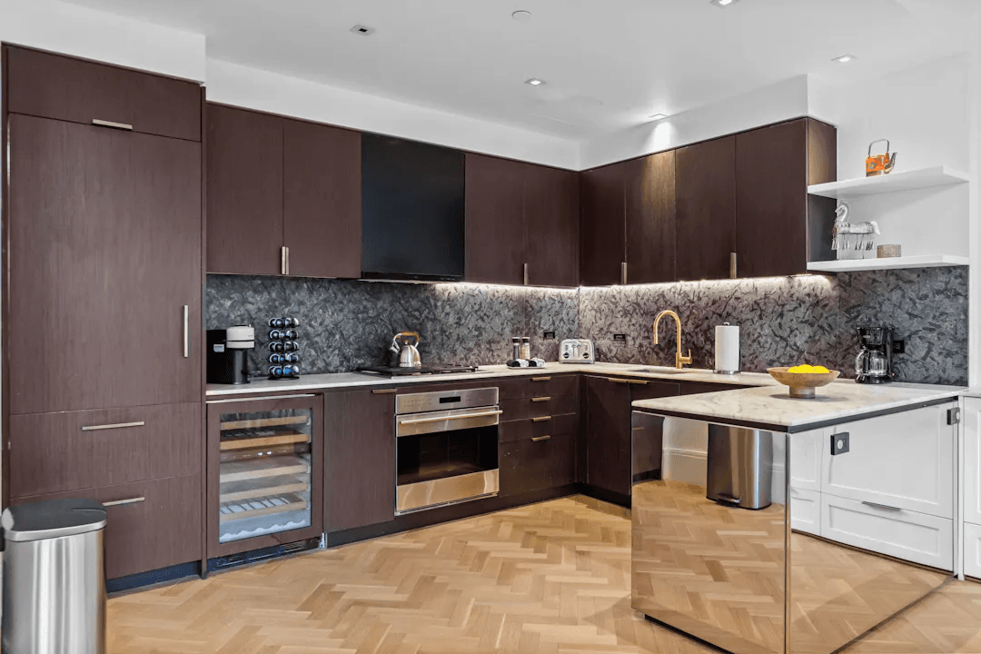 Clinton Home - Image 9