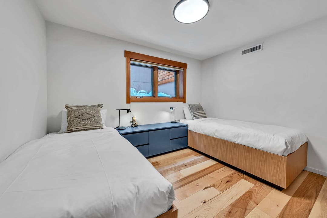 Stunning Mountain Gem - Image 39