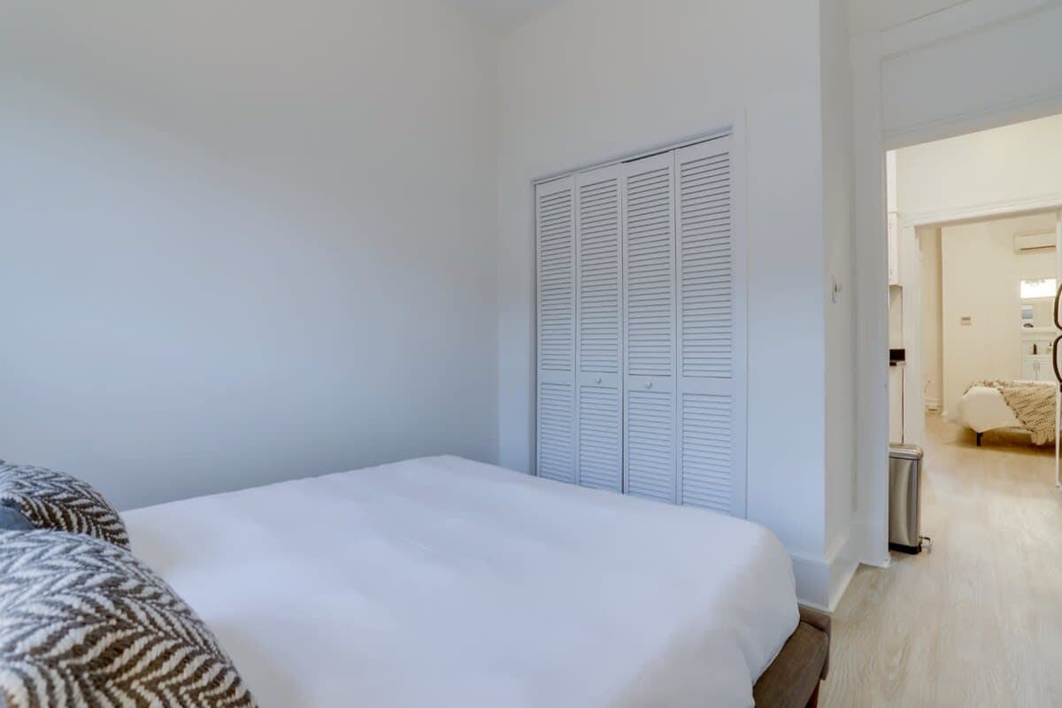 Vantage Residence - Image 18