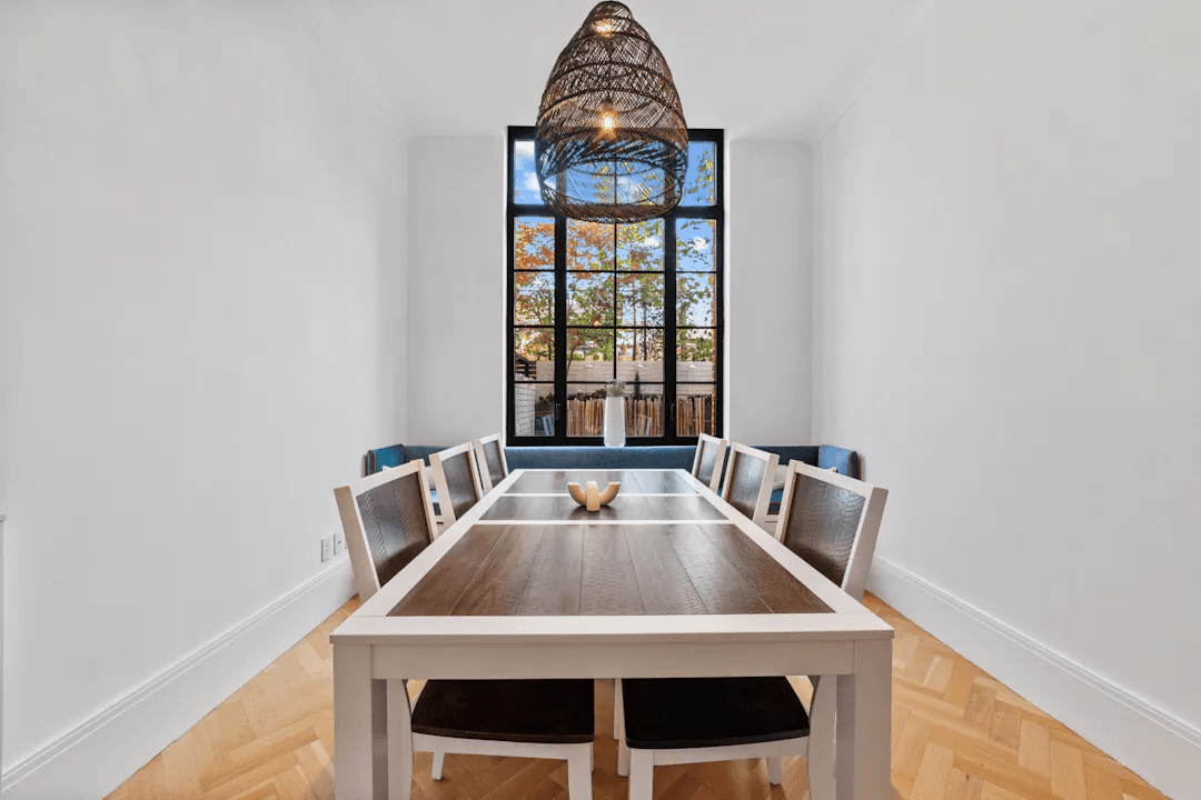 Clinton Home - Image 12