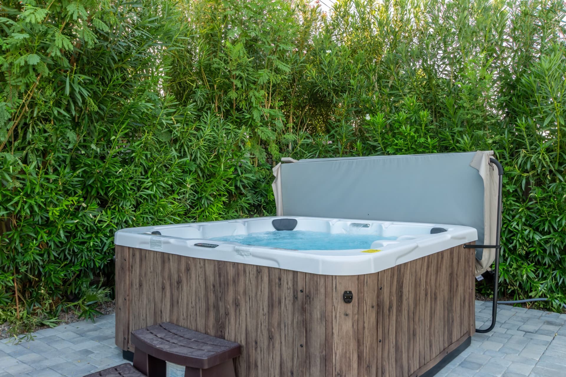 Ochenta Modern Poolhouse - Image 34