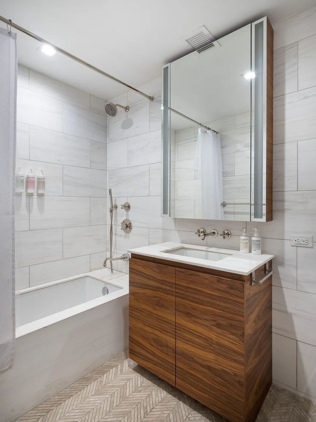 Astor House - Image 15