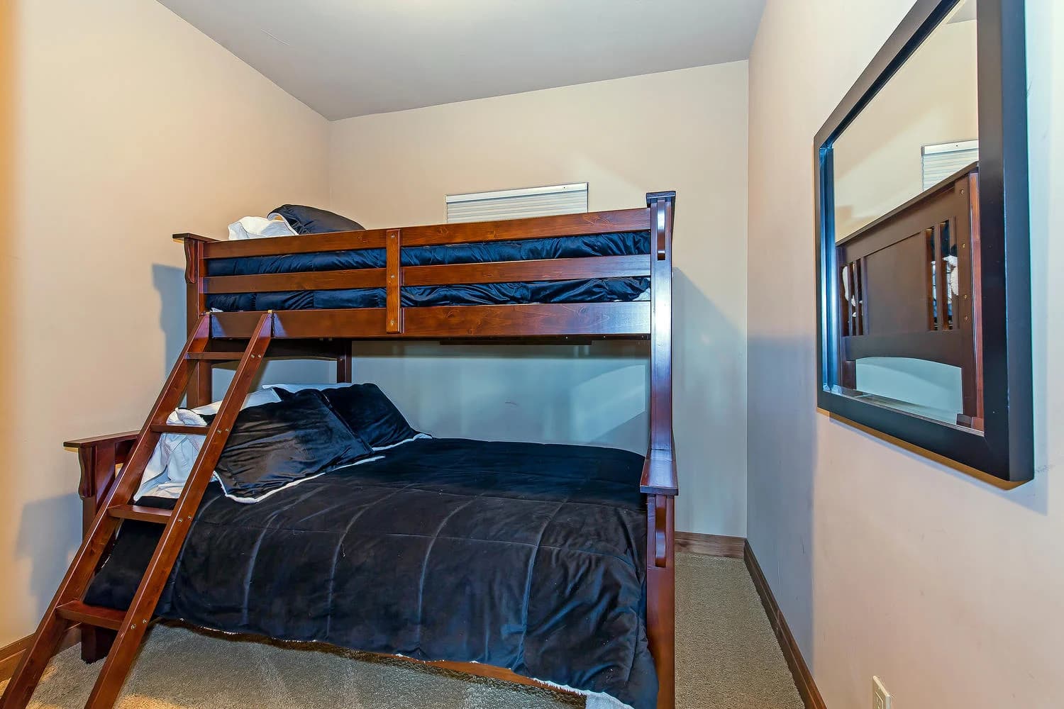 Lariat House - Image 16